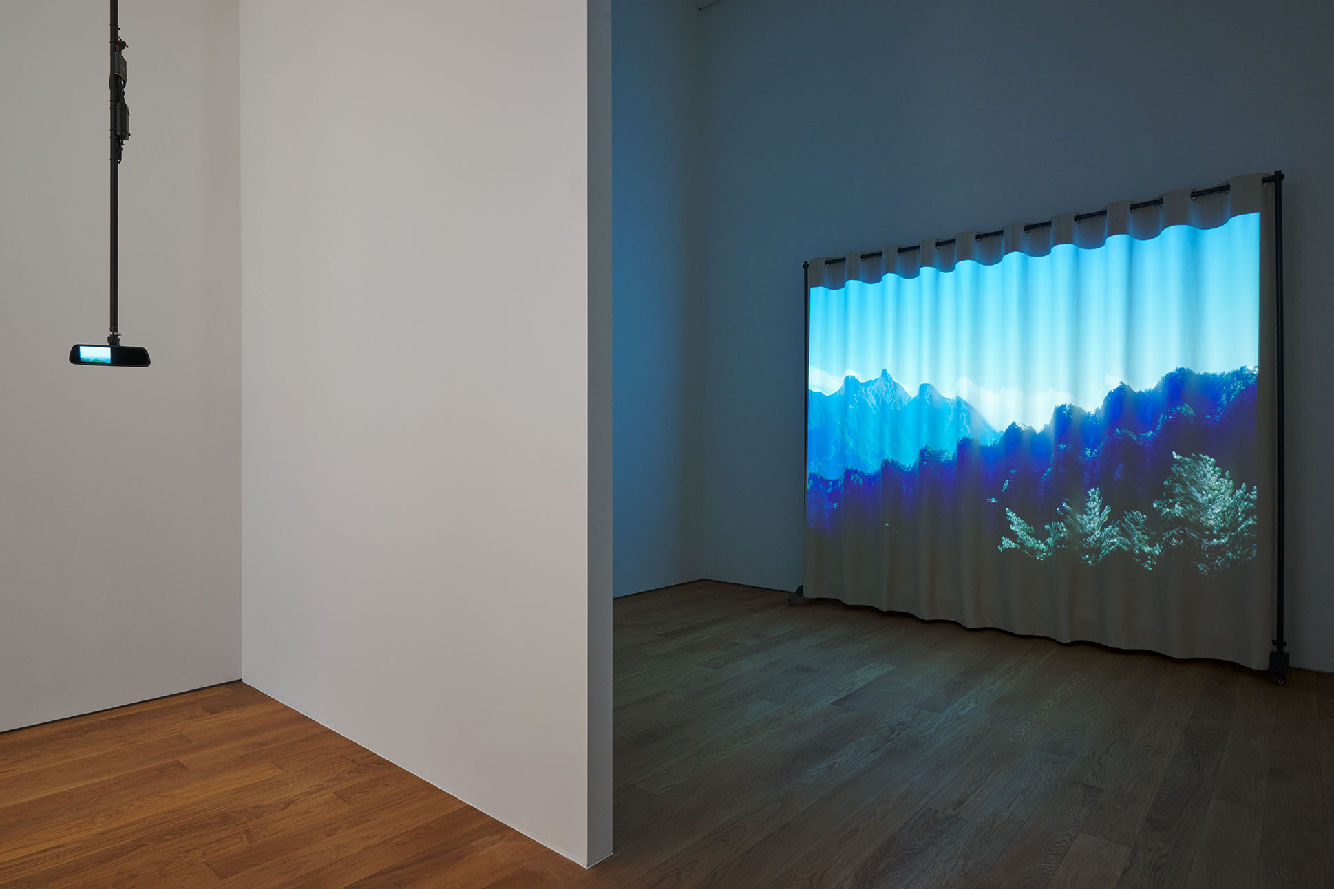 Exhibition view Tiffany Sia: Phantasmatic Screens, 29.08.2025 — 11.01.2026, Mudam Luxembourg – Musée d’Art Moderne Grand-Duc Jean. Photo : Mareike Tocha © Mudam Luxembourg