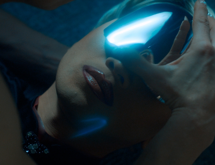 Brice Dellsperger, Body Double 39, capture vidéo, 2024. Cette vidéo a été produite par le Dortmunder Kunstverein à l'occasion de l'exposition Jalousies de Brice Dellsperger du 26 mai au 25 août 2024.