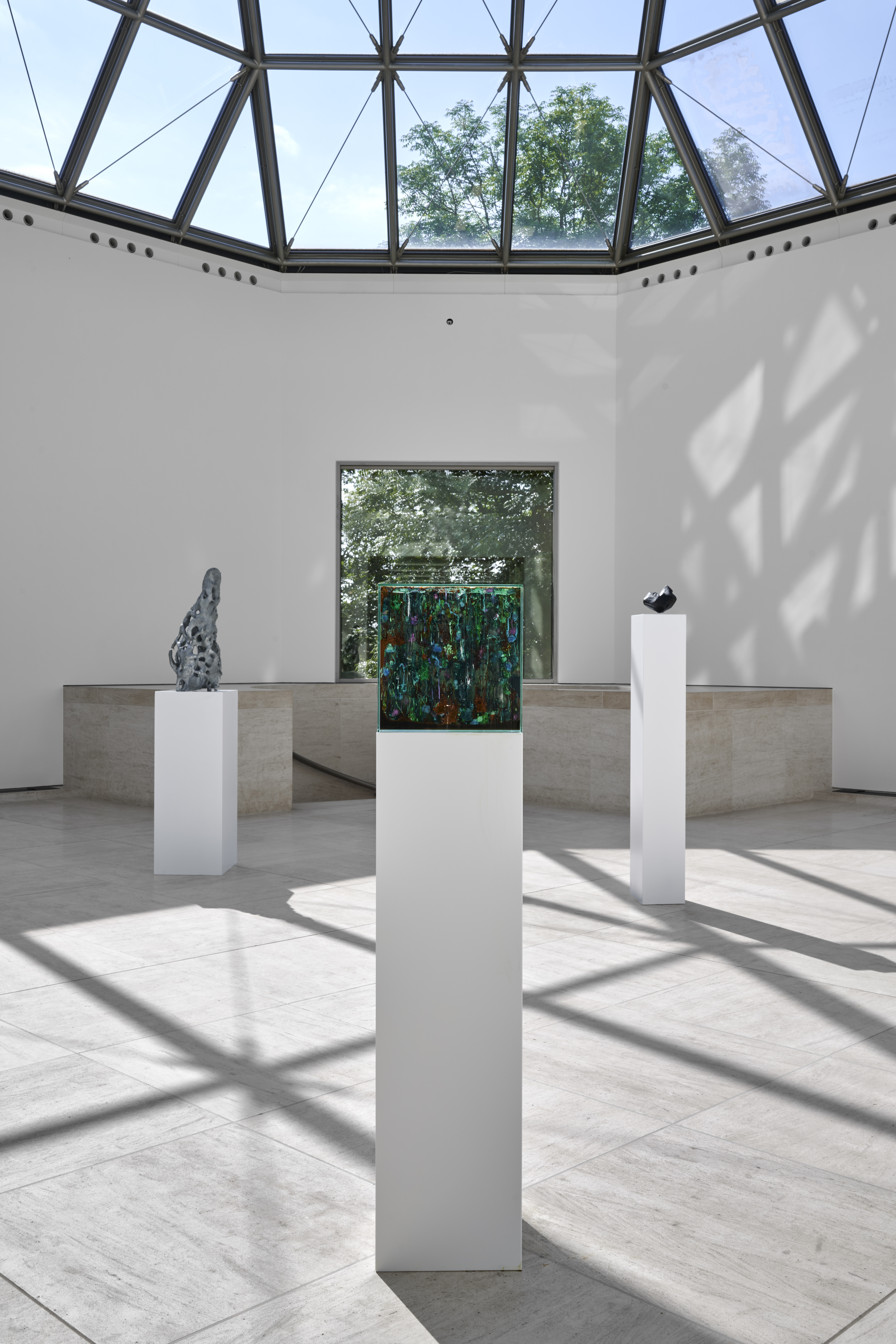 View of the exhibition Agnieszka Kurant. Risk Landscape, 07.06.2024 — 05.01.2025, Mudam Luxembourg Photo: Mareike Tocha © Mudam Luxembourg