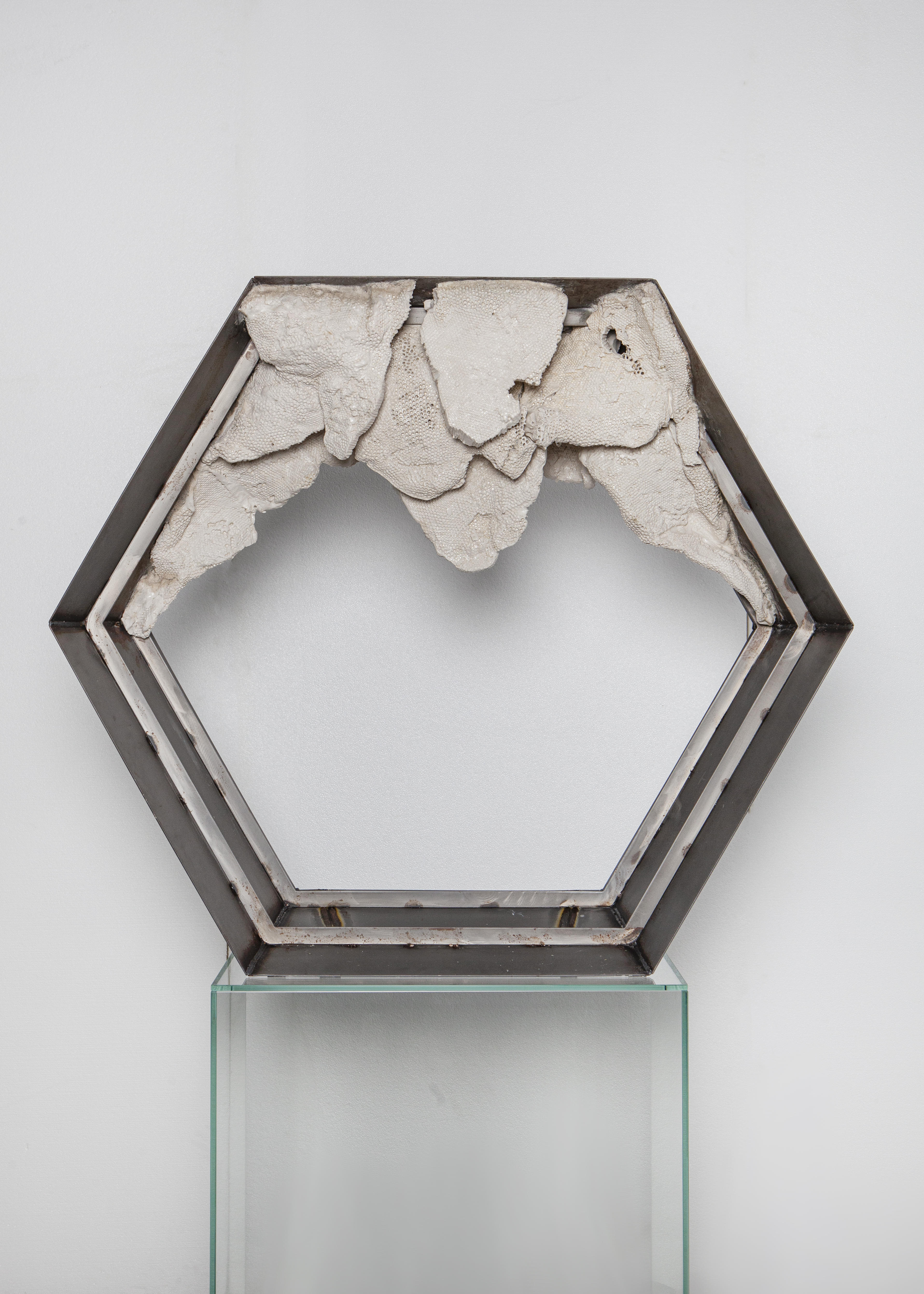 Cristiano Carotti, Cella, 2020 Steel, ceramics, glass 150 x 150 x 45 cm