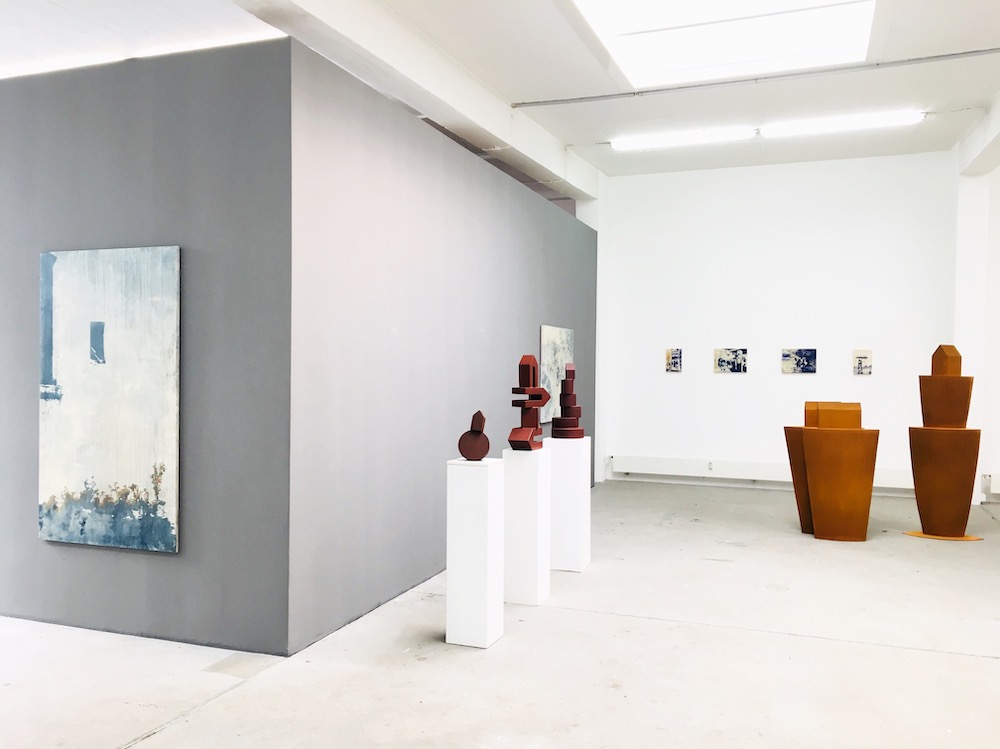 GALERIE ANJA KNOESS exhibitionview Von Häusern und Menschen WERNER POKORNY_PEER BOEHM Oct. 2019_2